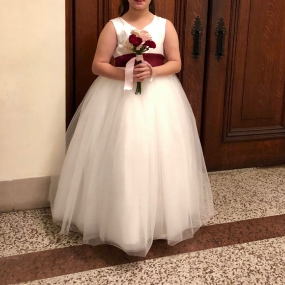 White flower girl dress size 10 with burgundy belt